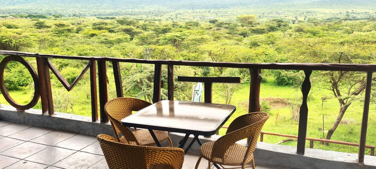 Balcony seating area with mountain views