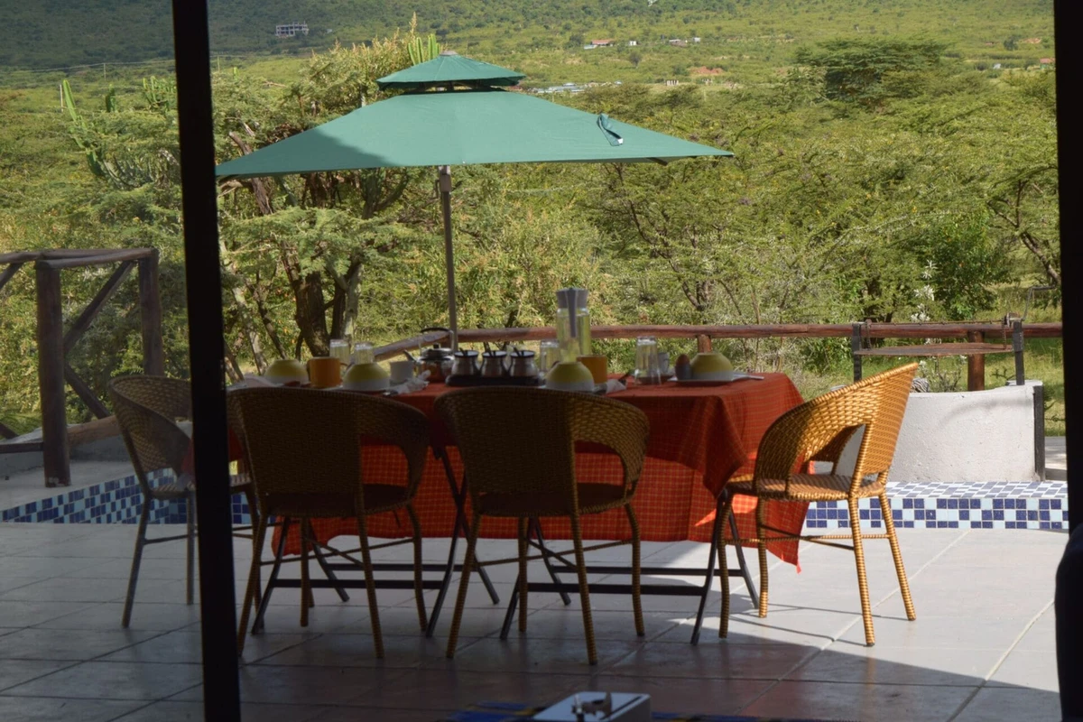 Dining at Kitumo Mara Lodge